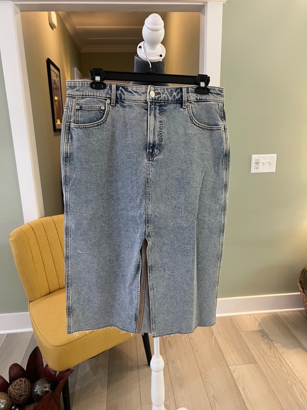 Veronica Beard Light Blue Denim Pencil Skirt